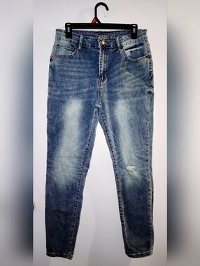 Women's Skinny Jeans in Faded Blue - Classic Slim Fit